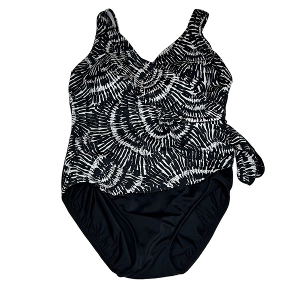 Robbie Len Women’s One Piece Swimsuit Black and White Faux Wrap Size 16 - Picture 10 of 10